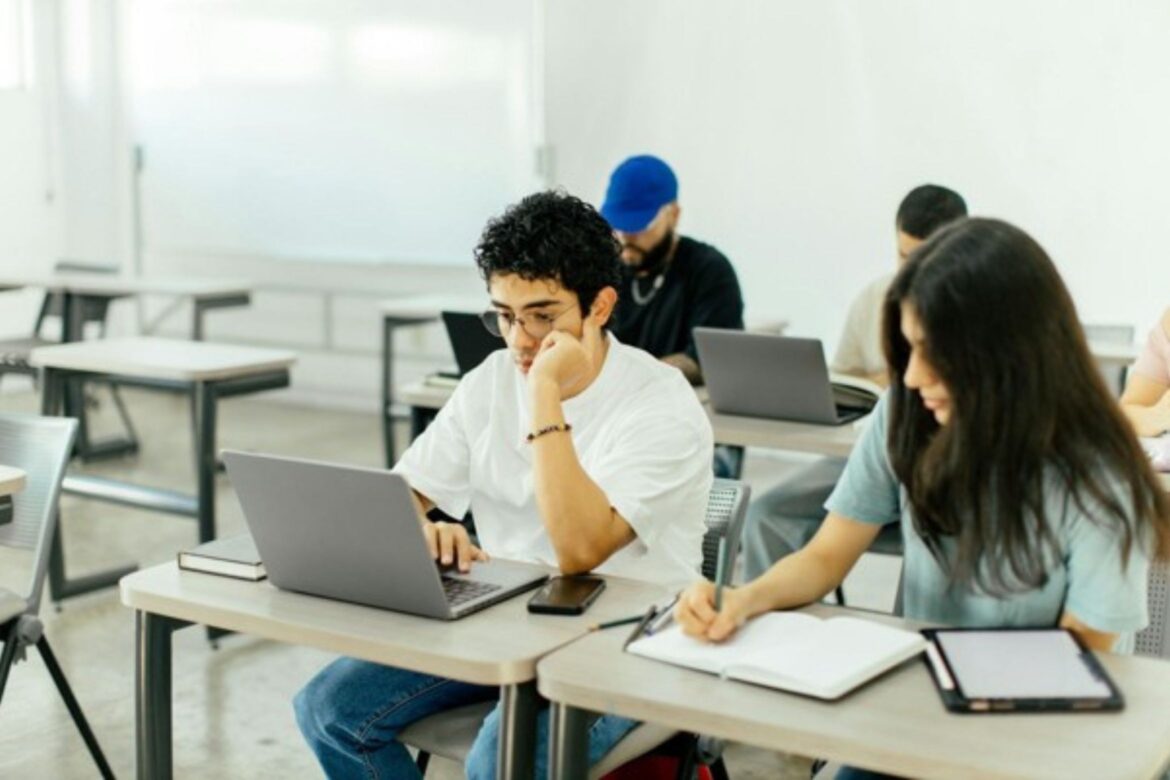 Ders Notları ve Sınav Belgelerini Ücretsiz Tek PDF’de Toplamak